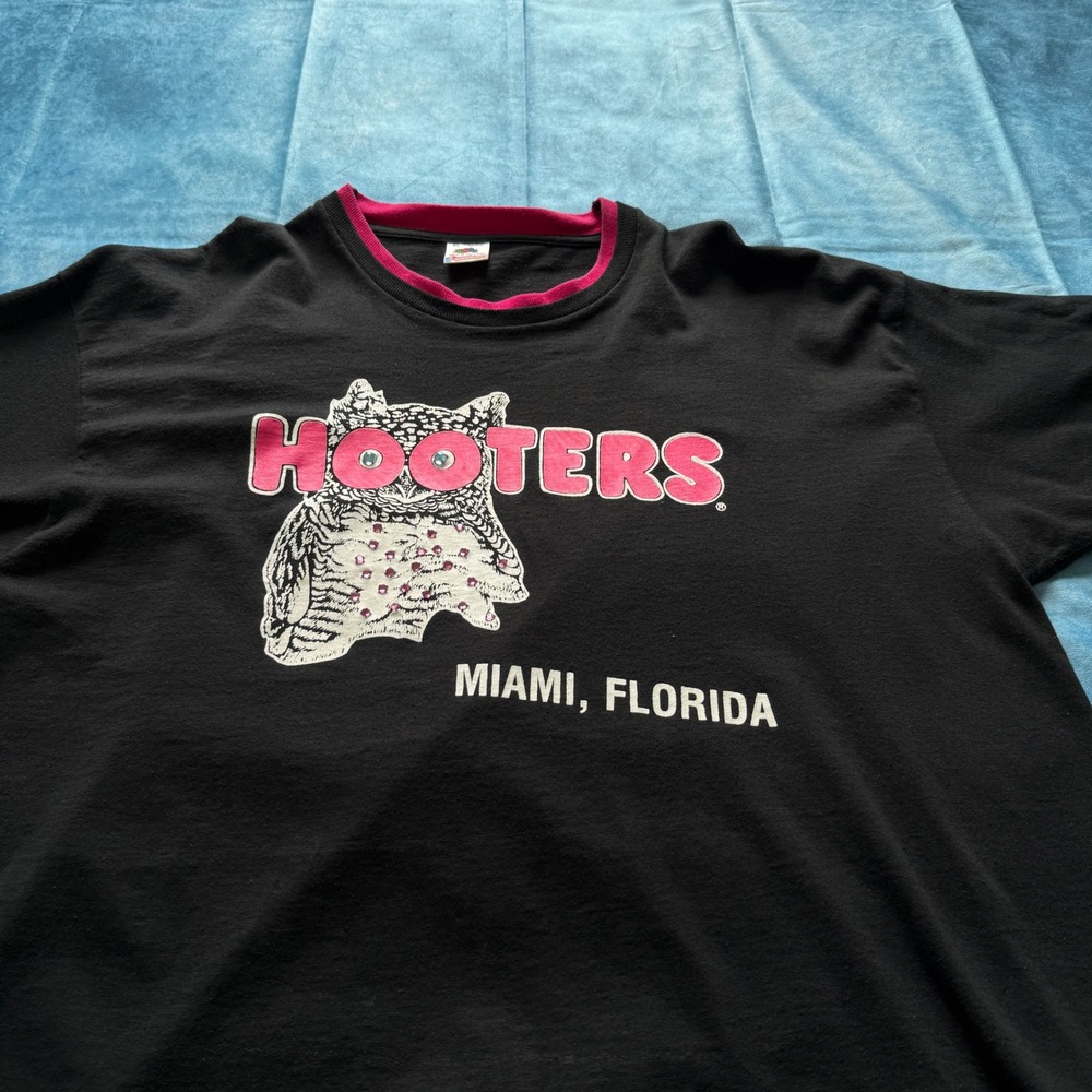 Vintage Hooters Miami Florida Made in USA Single Stitch Rhinestone Tee XL - Picture 5 of 8